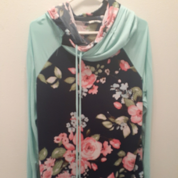 Outfit - Picture 1 of 2